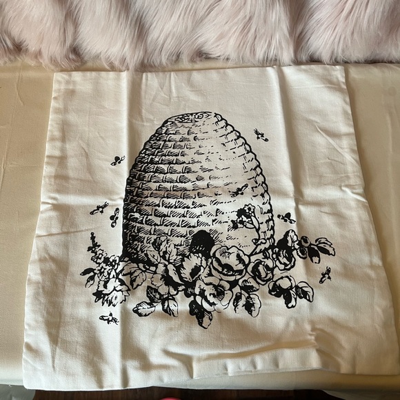 Merchant 41 Pillow Cover. Off white/ Tan with Black Accents. Brand New w/tags - Picture 6 of 6